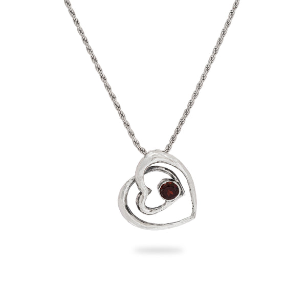 OKSH9 925 Silver Hear Pendant with Garnet